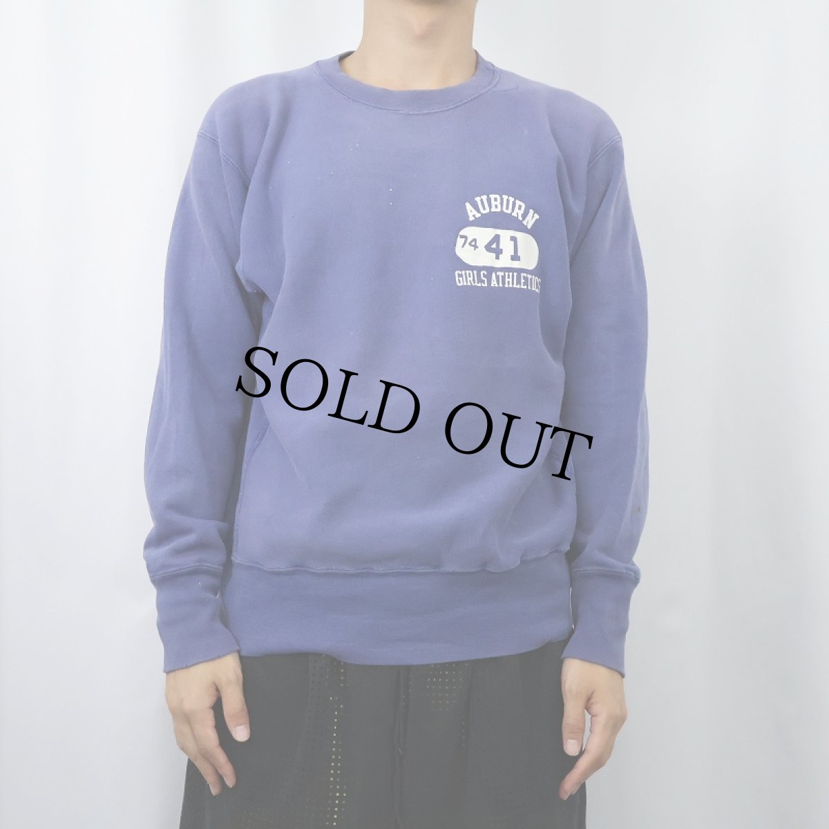 画像2: 70's Champion REVERSE WEAVE 赤単色タグ USA製 "AUBURN 74 41 GIRLS ATHLETICS" ラバープリントスウェット M (2)