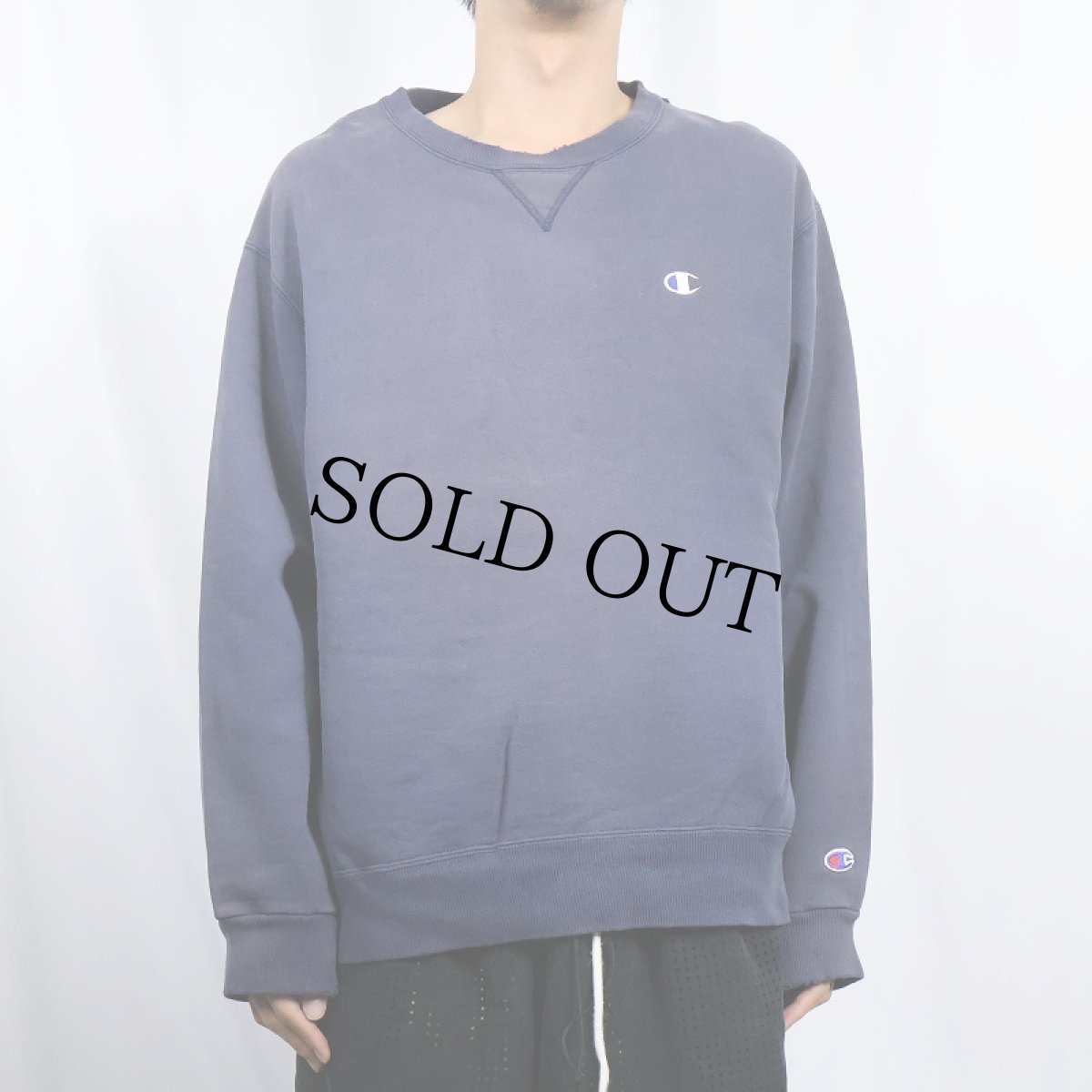 画像2: 80〜90's Champion 青刺繍タグ 後期 USA製 前V 目付き スウェット NAVY L (2)