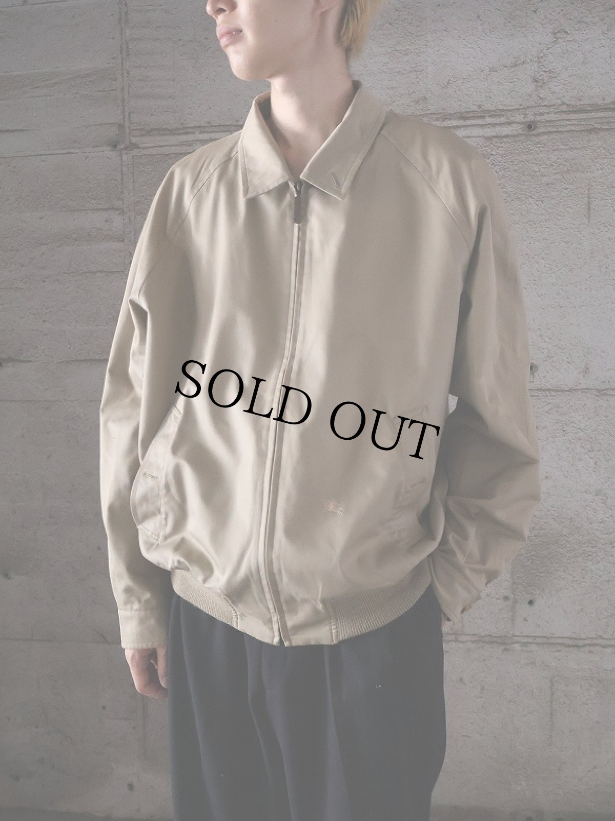 画像3: 90's Burberrys' SPAIN製 ロゴ刺繍 スイングトップ SIZE 42 1/2 (3)