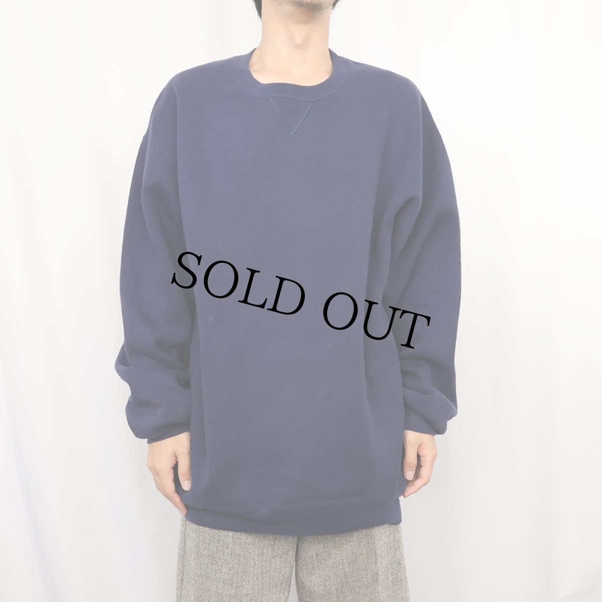 画像2: 90's RUSSELL ATHLETIC USA製 前V 無地スウェット NAVY XLT (2)