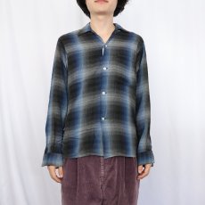 画像2: 60's ARROW CHEVELLA USA製 オンブレーチェック柄 レーヨンオープンカラーシャツ S (2)