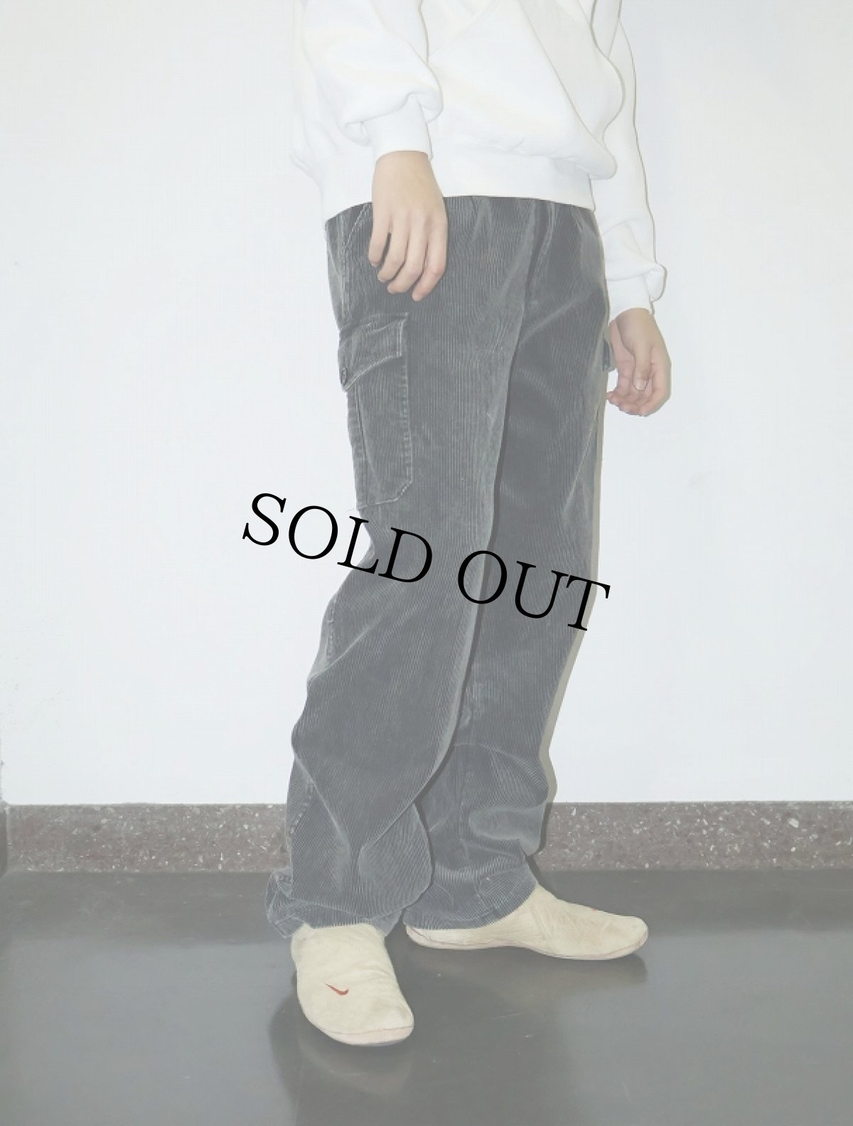 画像1: UNIVERSAL GREEN 太畝 コーデュロイカーゴパンツ BLACK W34 (1)