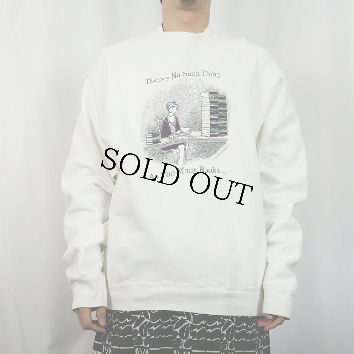 画像2: 90's Edward Gorey USA製 "There's No Such Thing...As Too Many Books..." イラストプリントスウェット XL (2)
