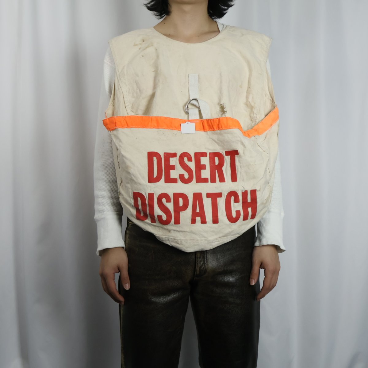 画像2: VINTAGE "DESERT DISPATCH" ニュースペーパーバッグベスト (2)