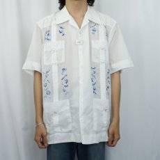 画像2: 花柄刺繍デザイン キューバシャツ  (2)