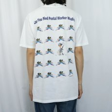 画像4: 90's CANADA製 "Can You Find Postal Worker Wadlo?" イラストプリントTシャツ L (4)