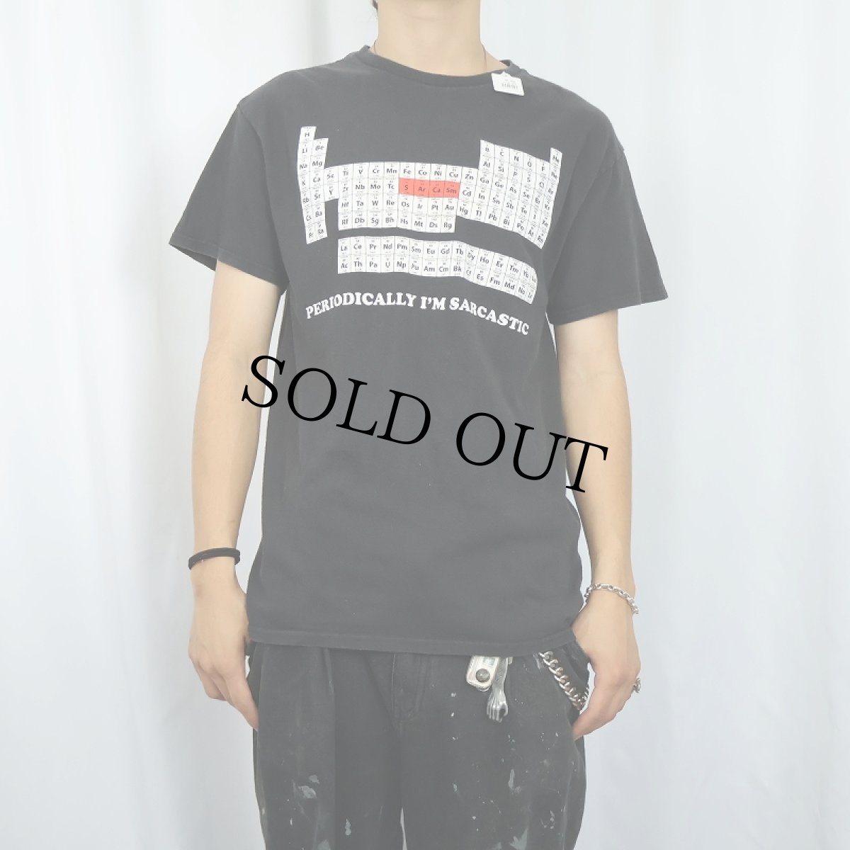 画像2: "PERIODICALLY I'M SARCASTIC" 周期表プリントTシャツ BLACK M (2)