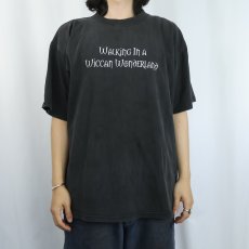画像2: 90's FASHION VICTIM USA製 "Walking In A Wiccan Wonderland" プリントTシャツ BLACK XL (2)