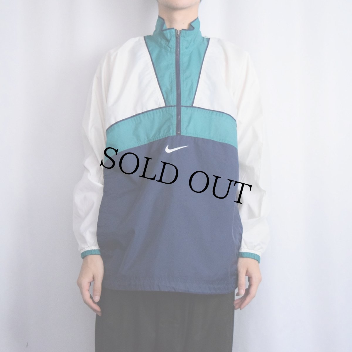 画像2: 90〜2000's NIKE ロゴ刺繍 切り替えデザイン ナイロンプルオーバージャケット NAVY×GREEN  L (2)