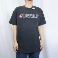 画像2: 90's〜 INDEPENDENT ロゴプリントTシャツ BLACK L (2)