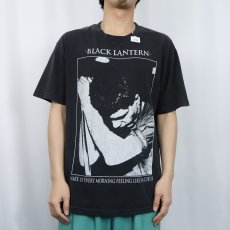 画像2: JOY DIVISION Ian Curtis "BLACK LANTERN" ポストパンクバンドプリントTシャツ BLACK (2)