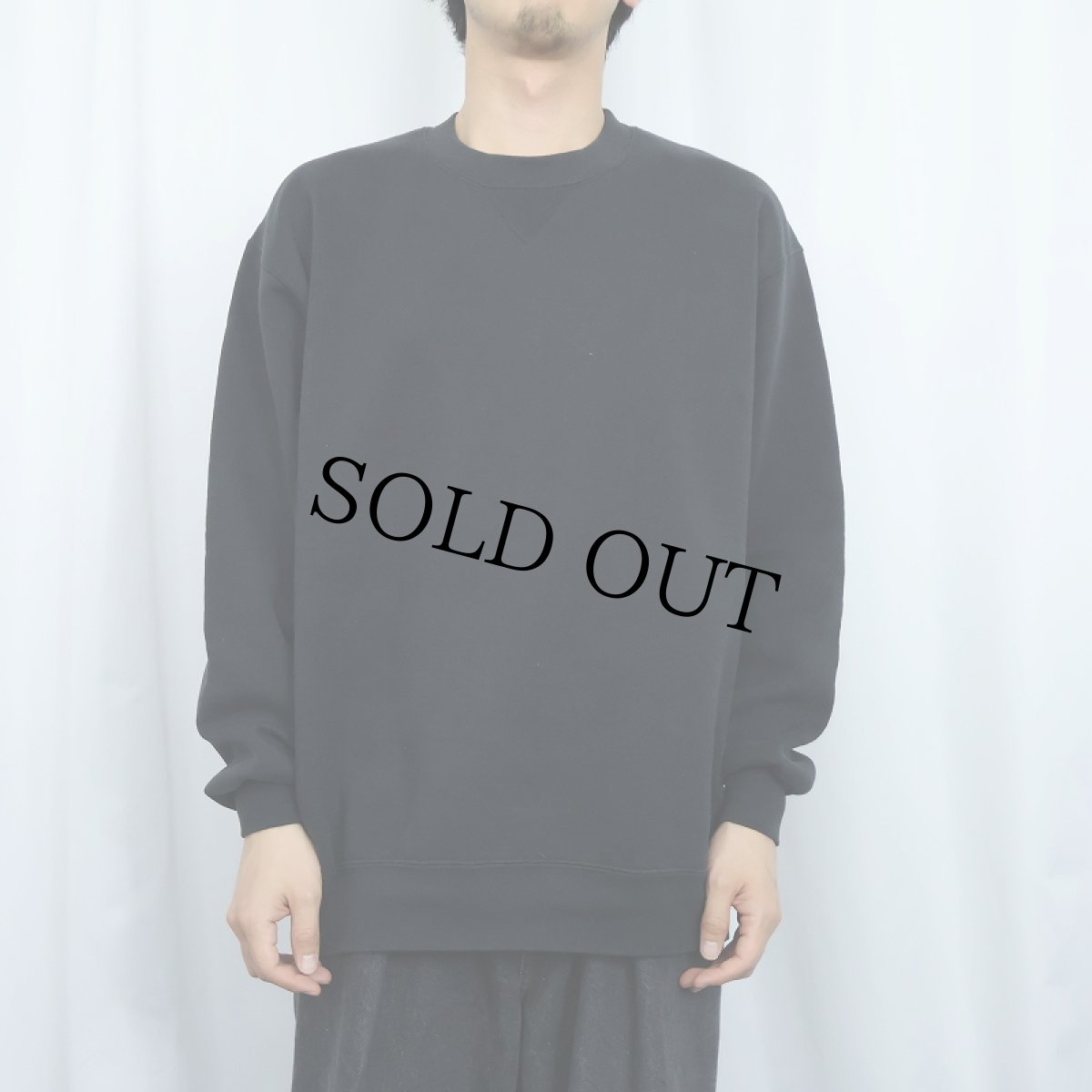 画像2: 90's RUSSELL ATHLETIC USA製 前V 無地スウェット BLACK XXL (2)