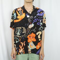 画像2: URBAN OUTFITTER 総柄 レーヨンオープンカラーシャツ BLACK M (2)