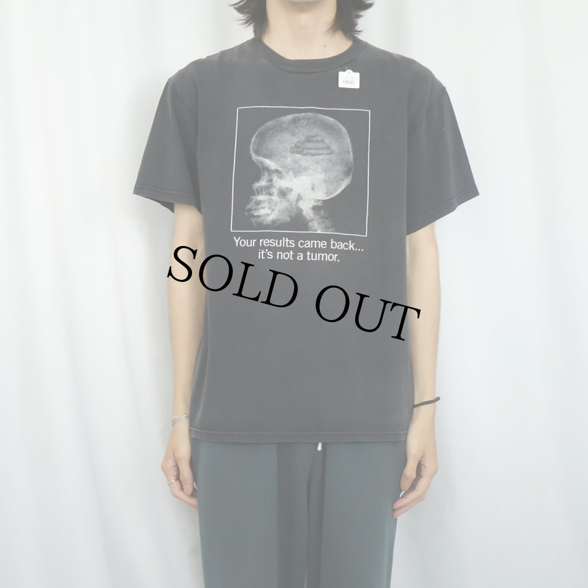 画像2: "Your results came back... it's not a tumor." レントゲン ジョークプリントTシャツ BLACK L (2)