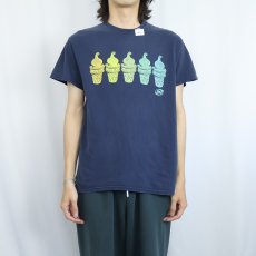 画像2: Dairy Queen アイスクリームショップ プリントTシャツ NAVY M (2)