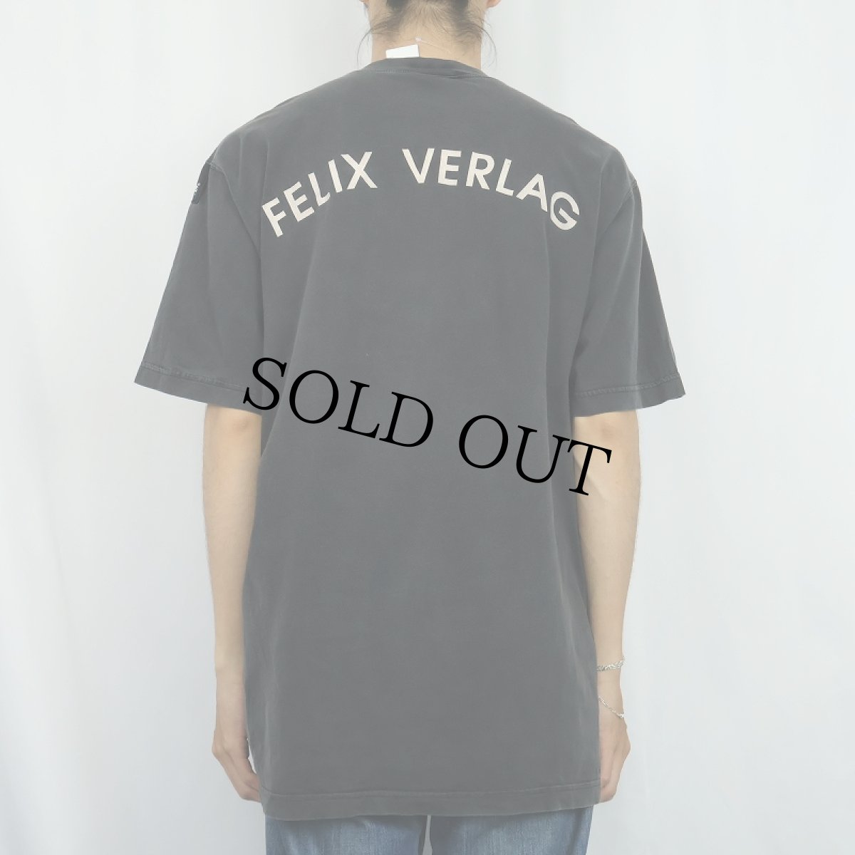 画像4: 90's adidas EQUIPMENT "FELIX VERLAG" フロッキープリント Tシャツ BLACK XL (4)