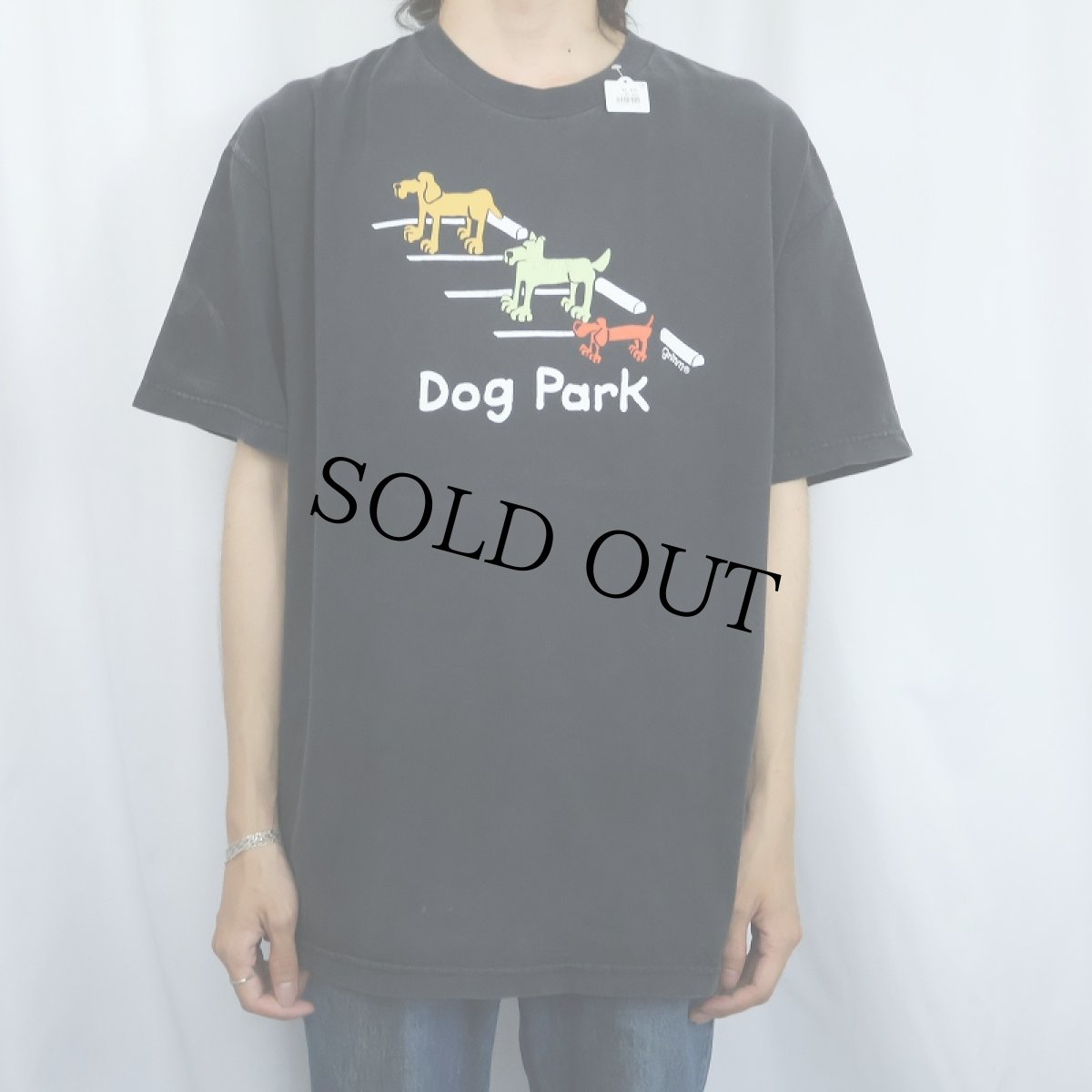 画像2: Grimm "Dog Park" シュールイラストプリントTシャツ BLACK (2)
