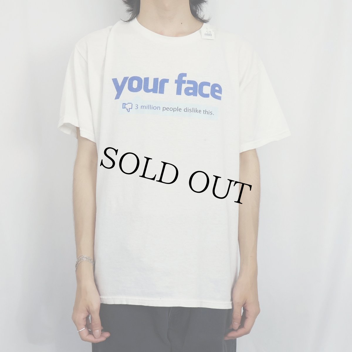 画像2: "your face 3 million people dislike this."ジョークプリントTシャツ (2)