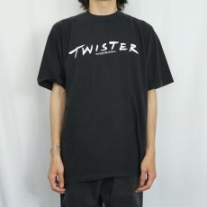画像2: 1996 Twister USA製 ディザスターアクション映画プリントTシャツ BLACK XL (2)