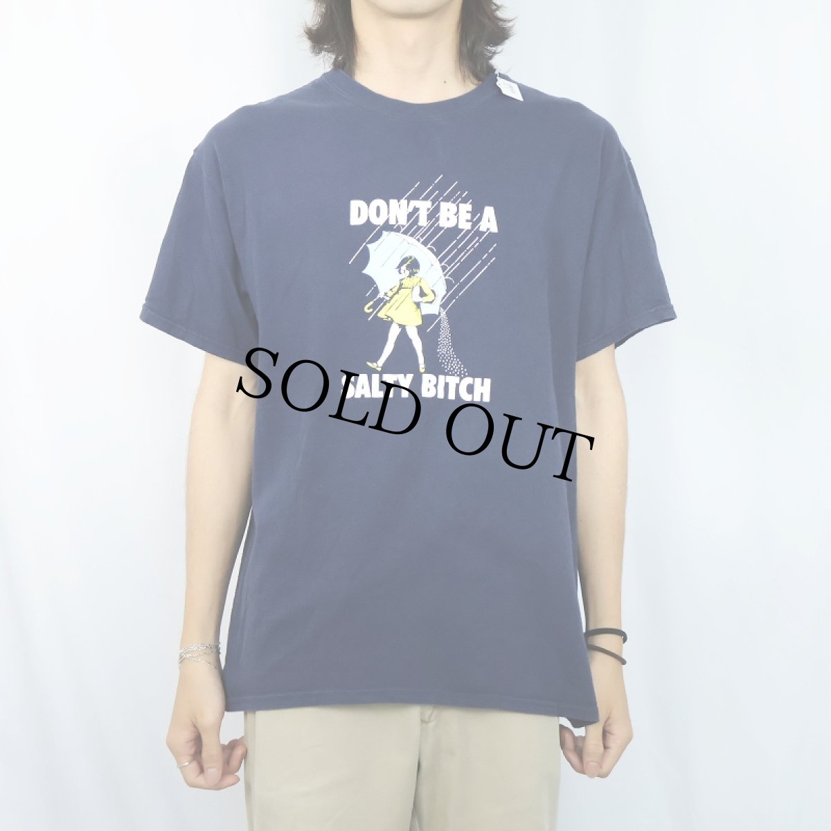 画像2: Morton Salt "DONT BE A SALTY BITCH" 塩メーカー プリントTシャツ NAVY (2)