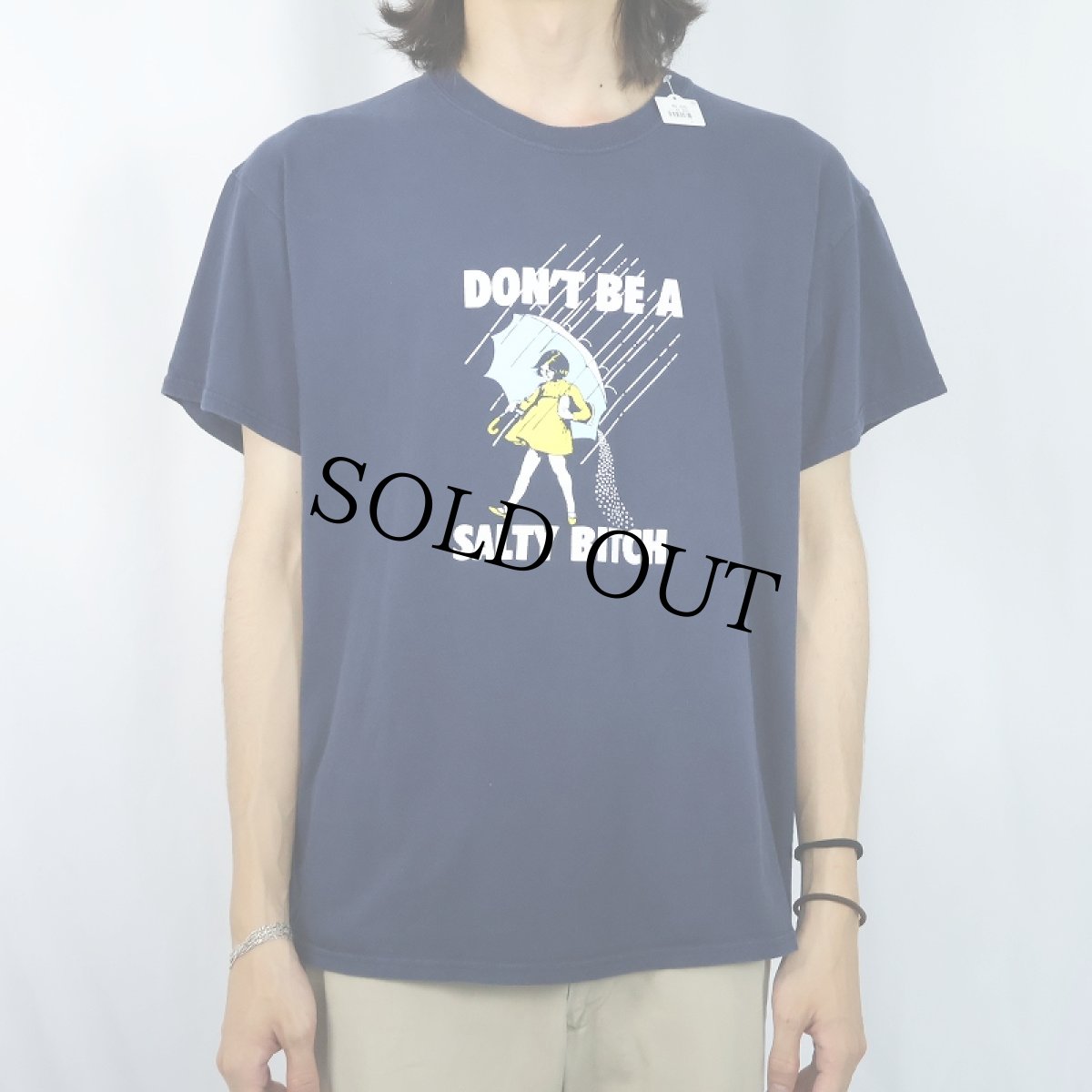 画像2: Morton Salt "DONT BE A SALTY BITCH" 塩メーカー プリントTシャツ NAVY (2)