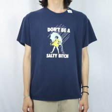 画像2: Morton Salt "DONT BE A SALTY BITCH" 塩メーカー プリントTシャツ NAVY (2)