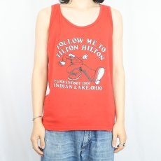 画像2: 70〜80's Tilton Hilton "Robert Crumb / Keep On Truckin'" パロディプリントタンクトップ  (2)