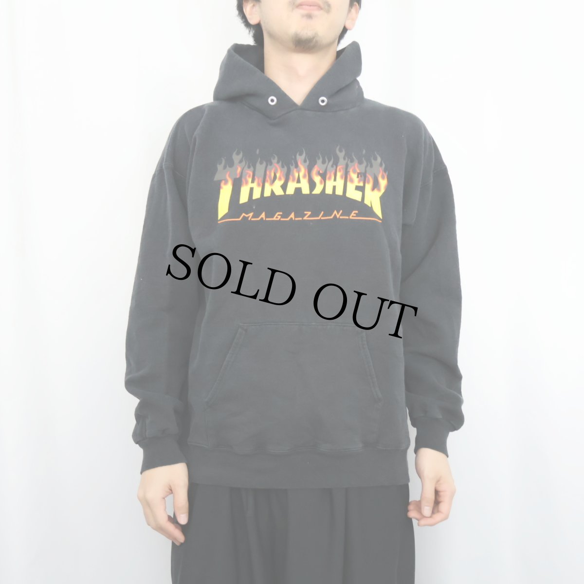 画像2: THRASHER ロゴプリントスウェットフーディー BLACK M (2)