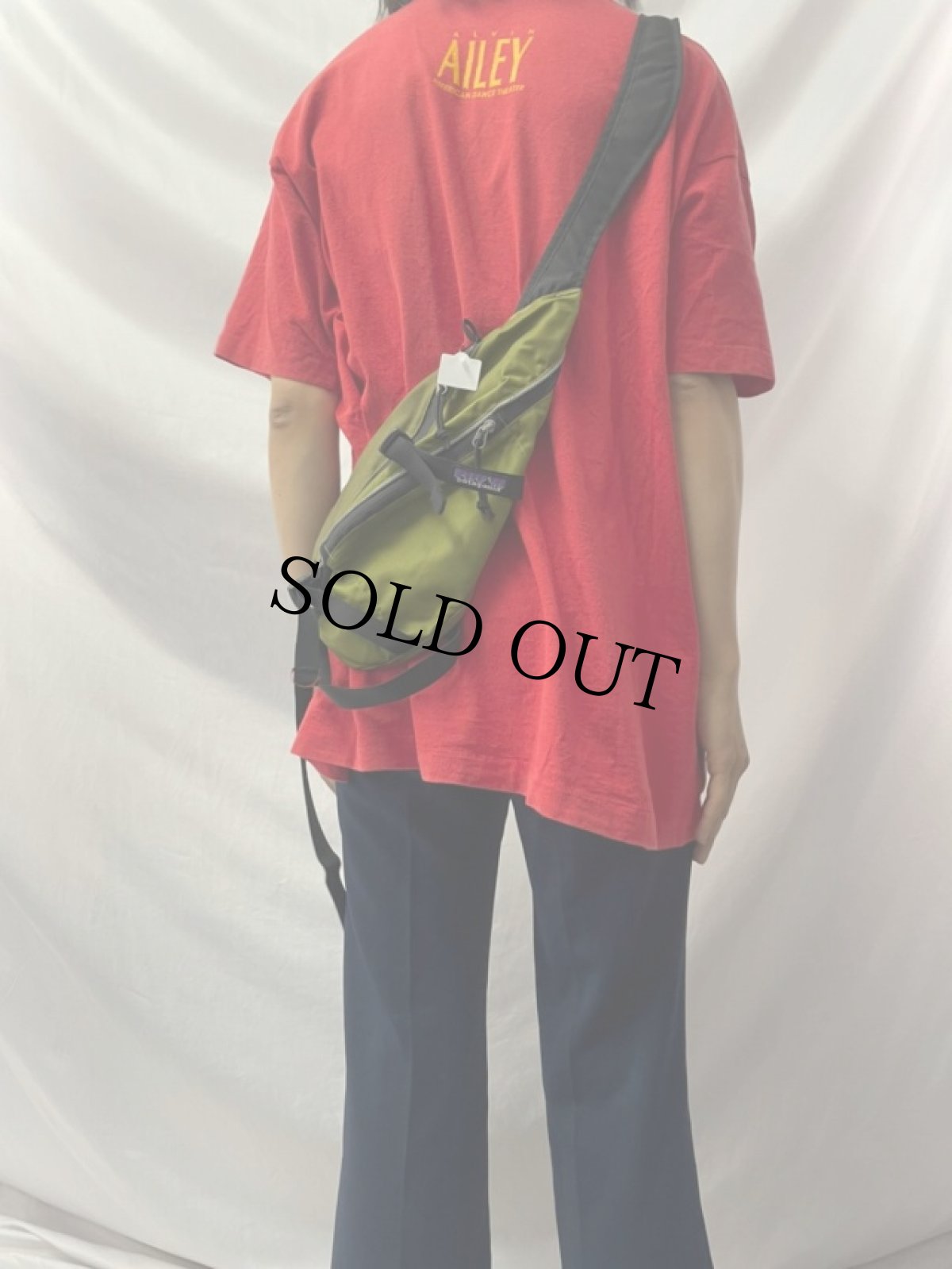 画像2: Patagonia ナイロンボディバッグ (2)