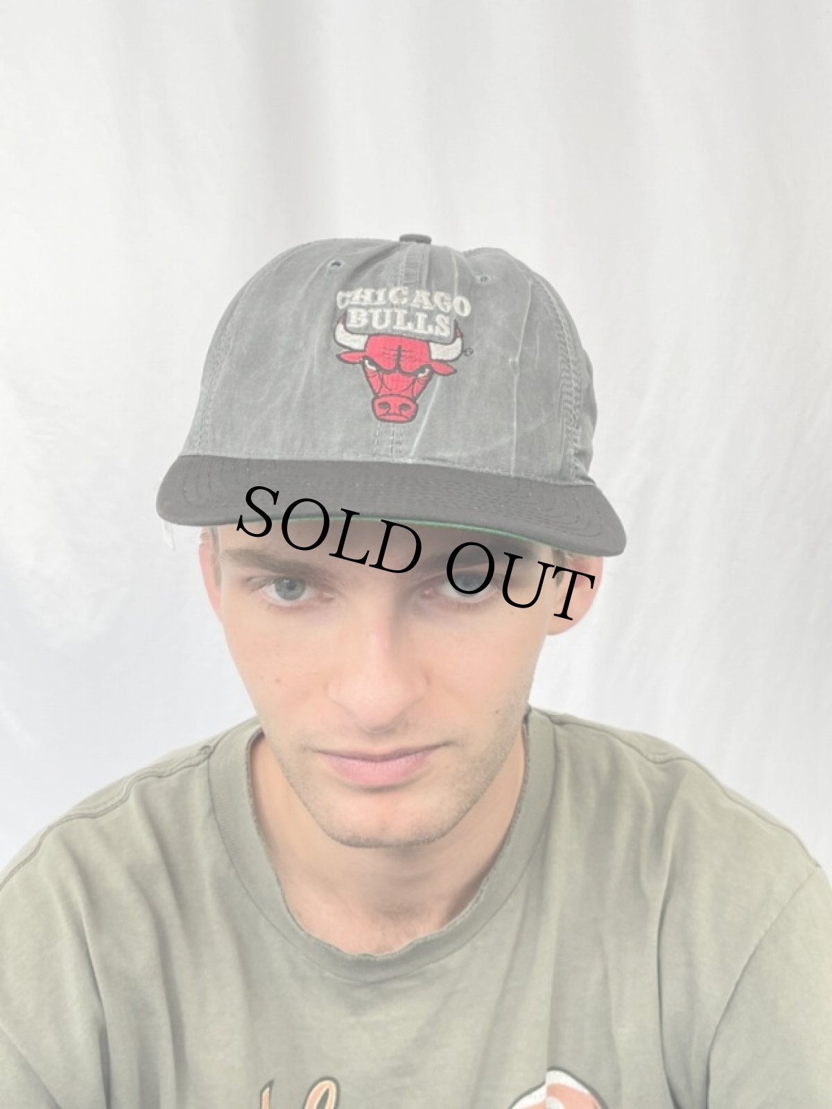 画像2: 90's CHICAGO BULLS NBAチーム スナップバック 刺繍キャップ ONESIZE (2)