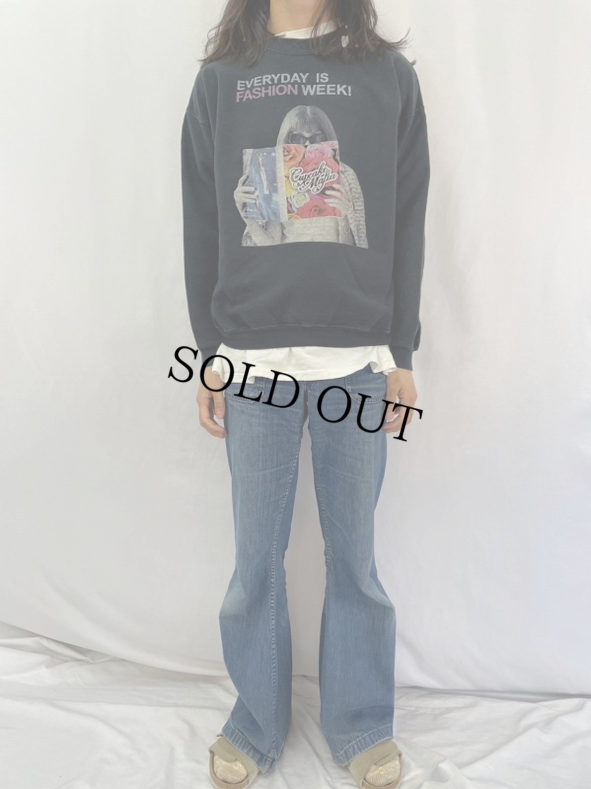 画像2: VOGUE ANNA WINTER "EVERYDAY IS FASHION WEEK!" プリントスウェット  (2)