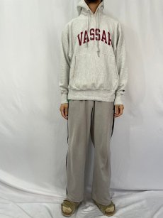 画像2: Champion REVERSE WEAVE "VASSAR" プリントスウェットフーディー L (2)