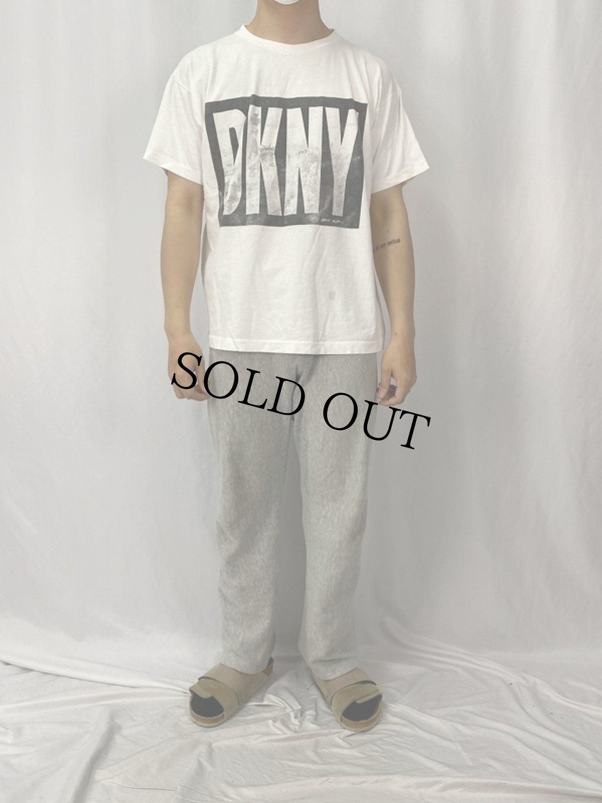 画像2: 90's DKNY ロゴプリントTシャツ S (2)