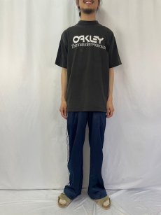 画像2: 90's OAKLEY USA製 "Thermonuclear Protection" ロゴ刺繍Tシャツ XL (2)