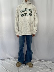 画像2: Champion REVERSE WEAVE "UNIVERSITY NORTH DAKOTA" ブリーチ加工 スウェットフーディ XXXL (2)