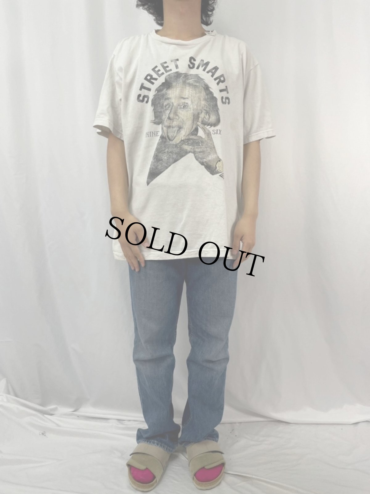画像2: Albert Einstein "STREET SMARTS" プリントTシャツ (2)