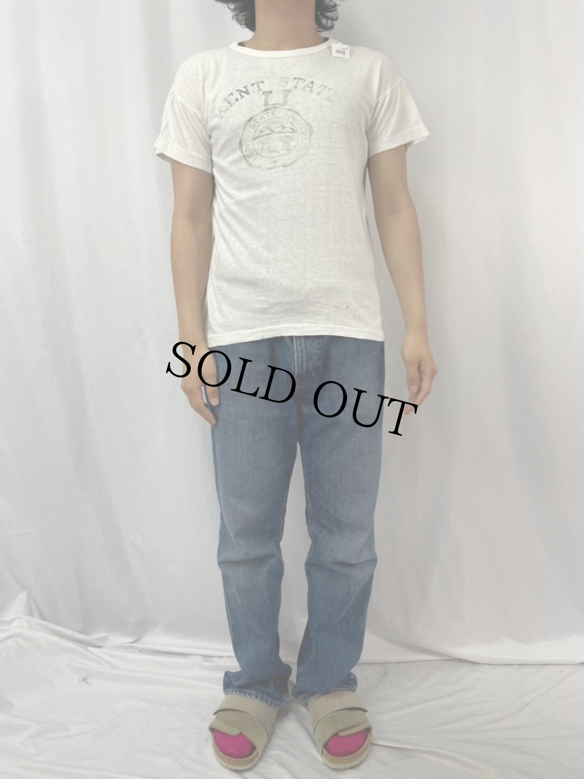 画像2: 60's "KENT STATE UNIVERSITY" カレッジロゴ フロッキープリントTシャツ (2)