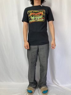 画像2: 80's Levi's USA製 ラスタカラー ロゴプリントTシャツ BLACK S (2)