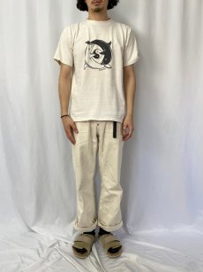 画像2: [お客様お支払い処理中]90's USA製 イルカ × 陰陽 プリントTシャツ L (2)