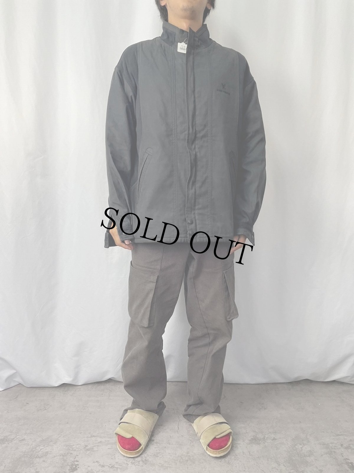 画像2: LOUIS VUITTON ITALY製 ロゴ刺繍 切り替えデザインジップジャケット BLACK  (2)