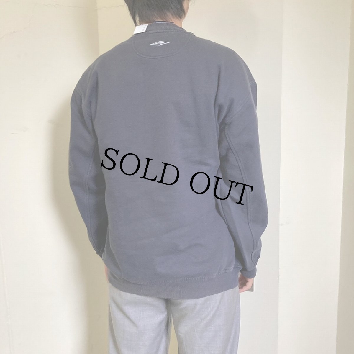 画像3: 2000's UMBRO 前V ロゴ刺繍スウェット NAVY L (3)