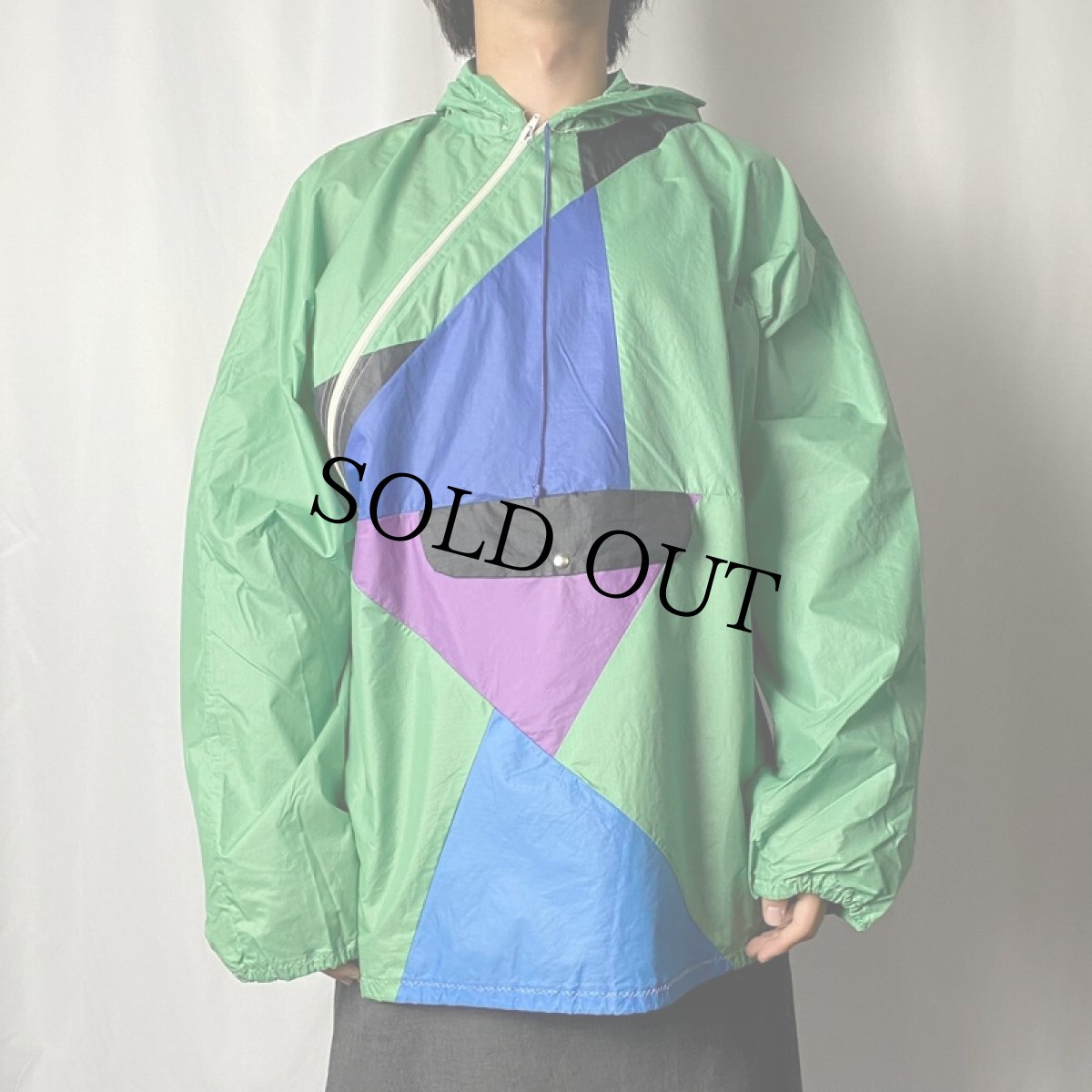 画像2: 斜めジップ 切り替えデザインナイロンアノラックパーカー (2)