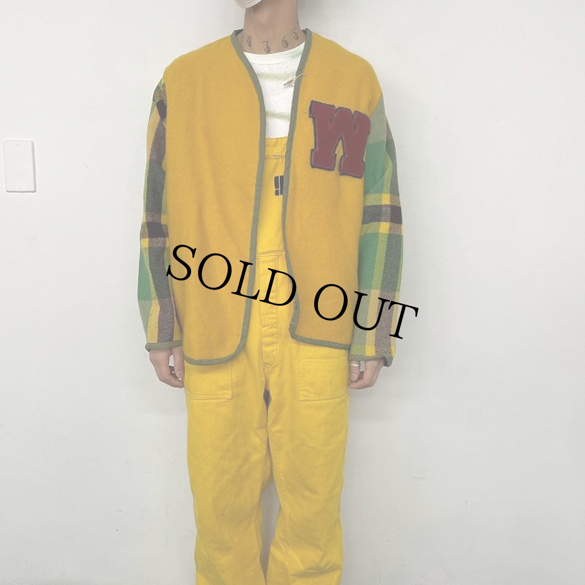 画像2: VINTAGEファブリック ワッペン付き リメイクジャケット (2)