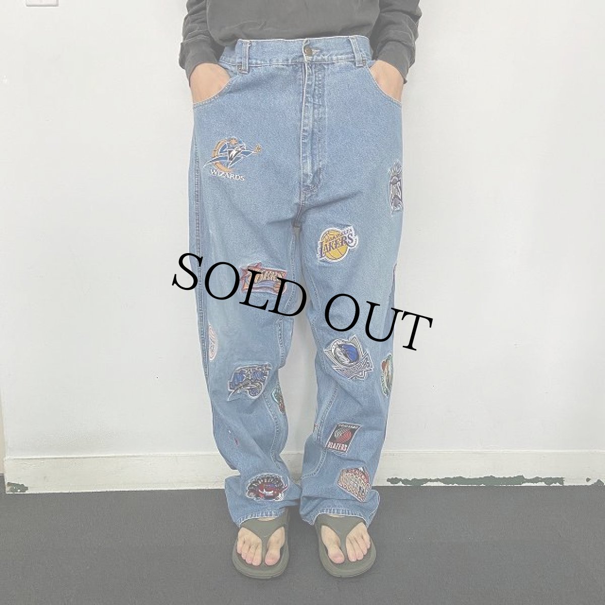 画像4: UNK NBA パスケットボールチーム刺繍 デニムパンツ W37 (4)