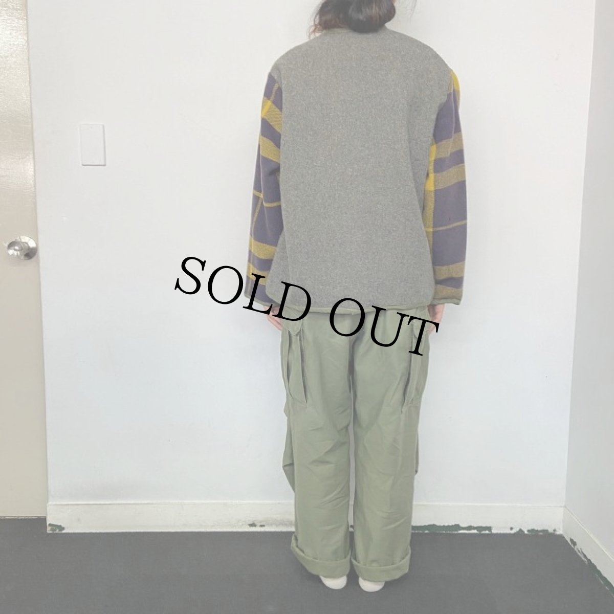 画像4: VINTAGEファブリック ワッペン付き リメイクジャケット (4)