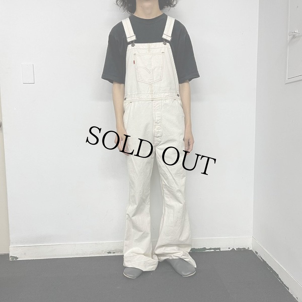 画像2: 70's Levi's ホワイトコットン フレアオーバーオール W37 (2)
