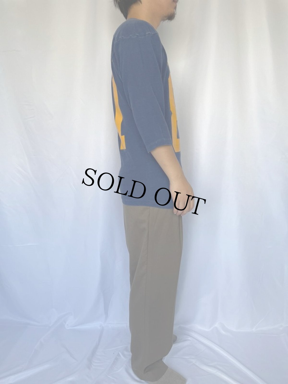 画像3: 70's Champion USA製 バータグ "OKOBOJI" ラバープリント フットボールTシャツ M (3)