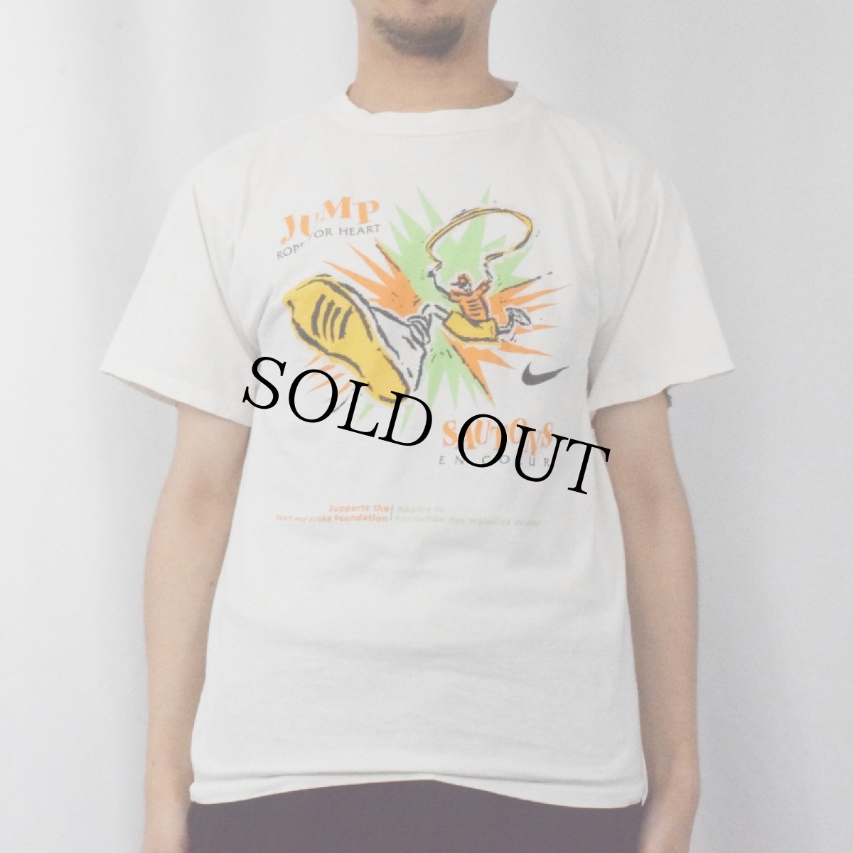 画像2: 90's〜 NIKE "JUMP FOR HEART SOUTONS EN COEUR" イベントTシャツ M (2)