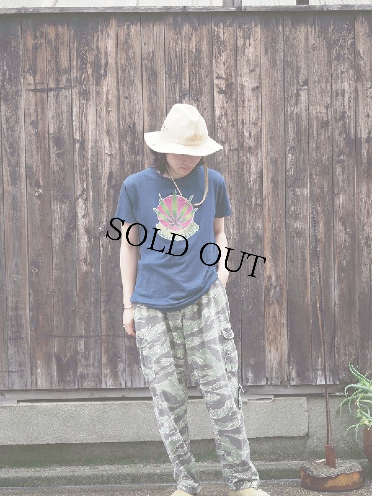 画像1: 70's USA製 "HIGH TIMES" ガンジャ ラメプリントTシャツ NAVY XL (1)