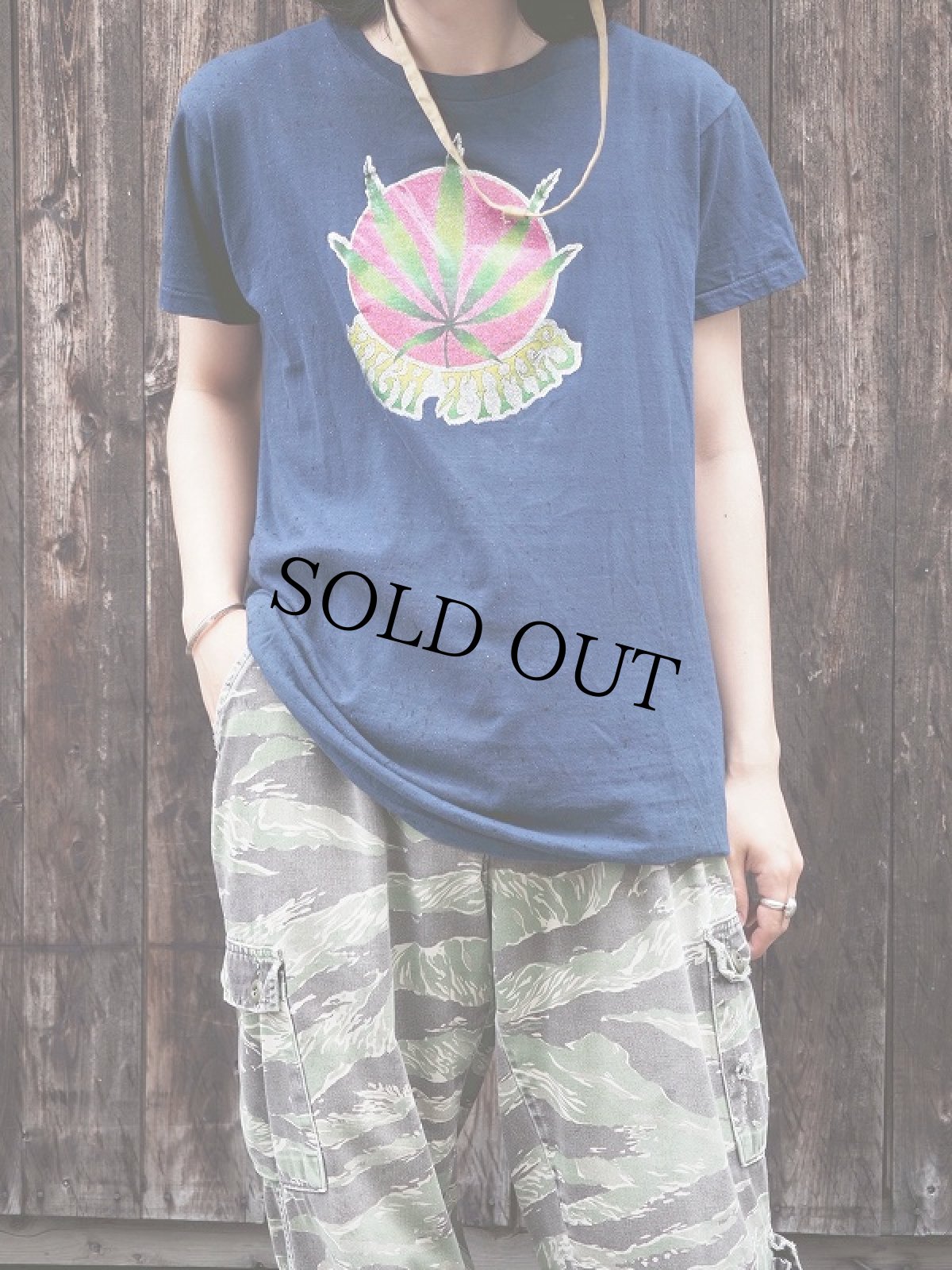 画像2: 70's USA製 "HIGH TIMES" ガンジャ ラメプリントTシャツ NAVY XL (2)